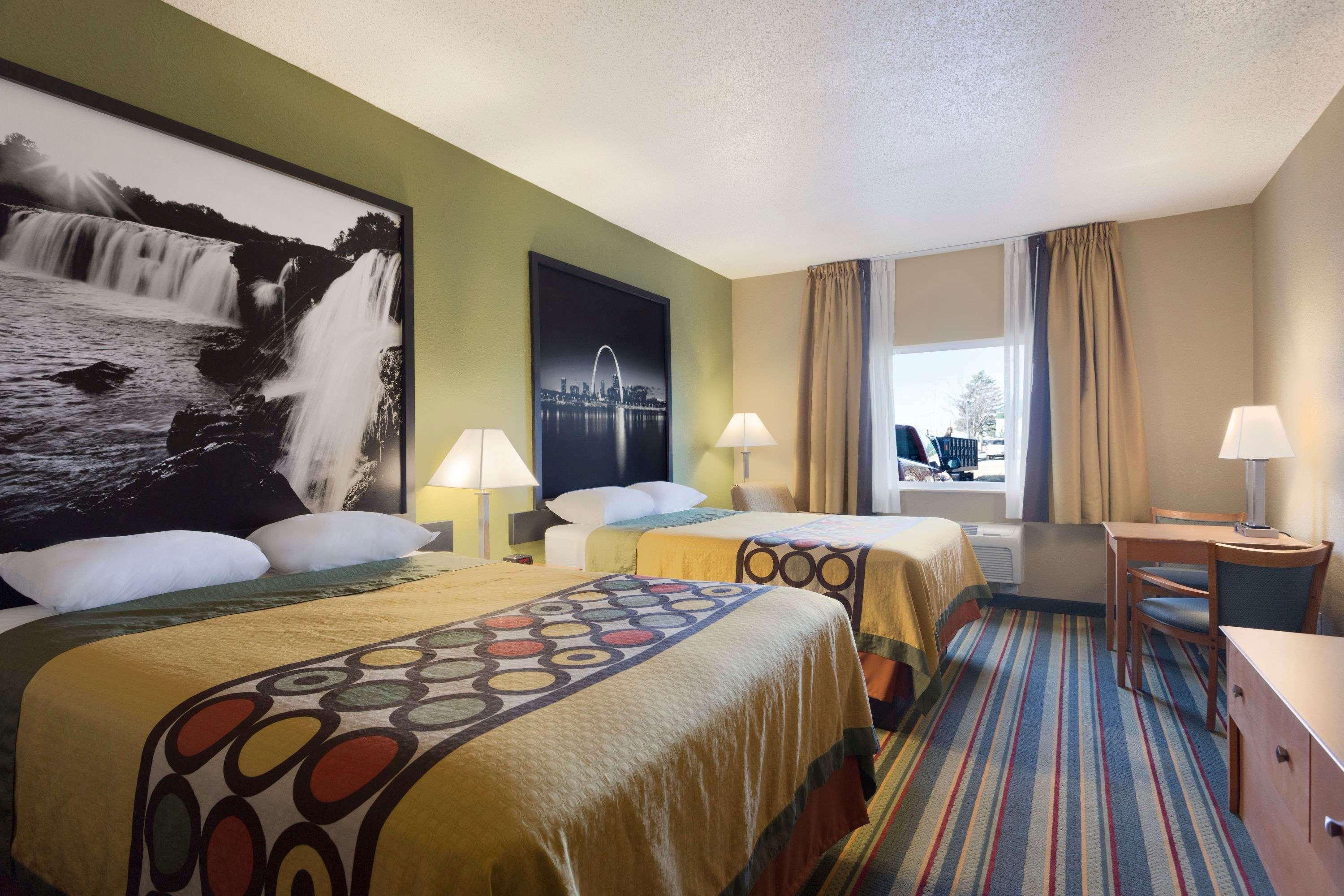 Super 8 By Wyndham Lees Summit Motel Lee's Summit Bagian luar foto