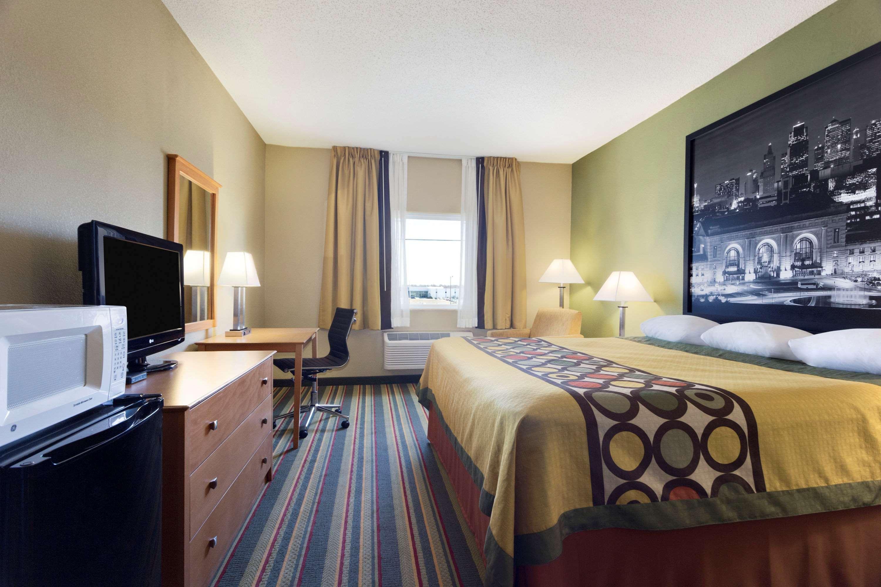 Super 8 By Wyndham Lees Summit Motel Lee's Summit Bagian luar foto