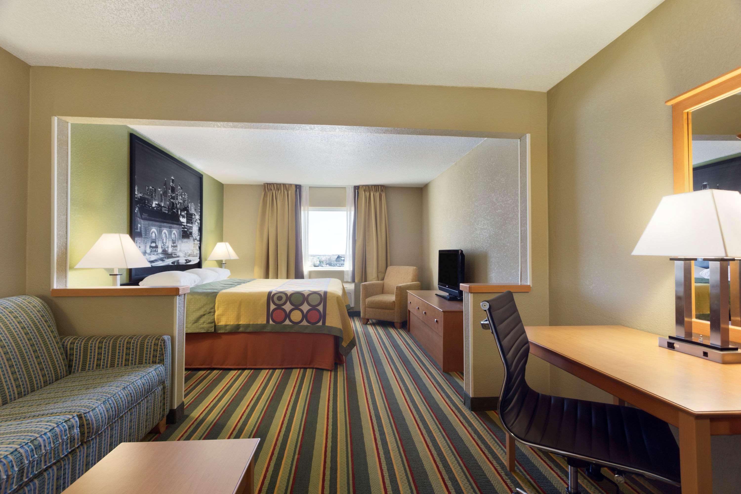 Super 8 By Wyndham Lees Summit Motel Lee's Summit Bagian luar foto