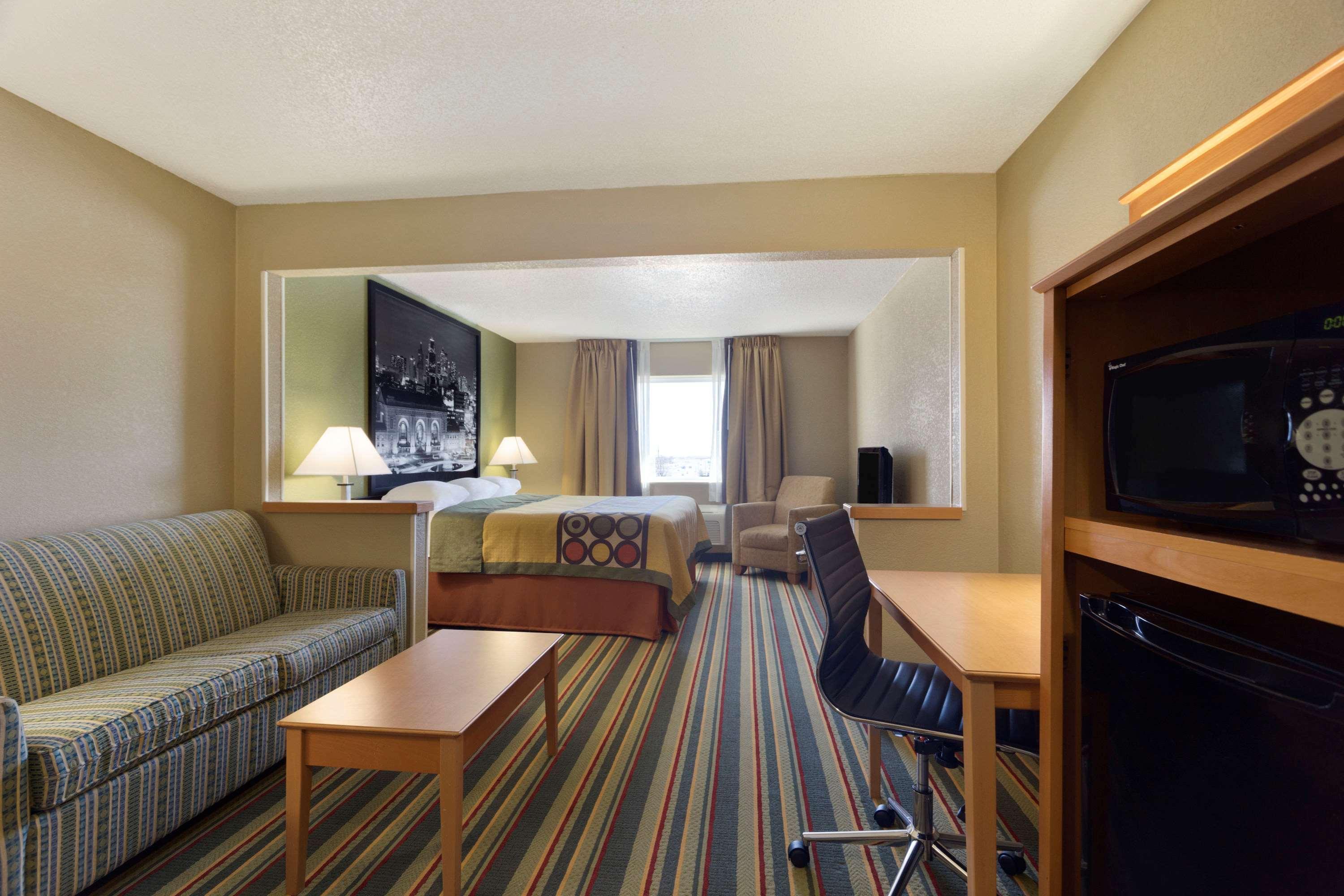 Super 8 By Wyndham Lees Summit Motel Lee's Summit Bagian luar foto