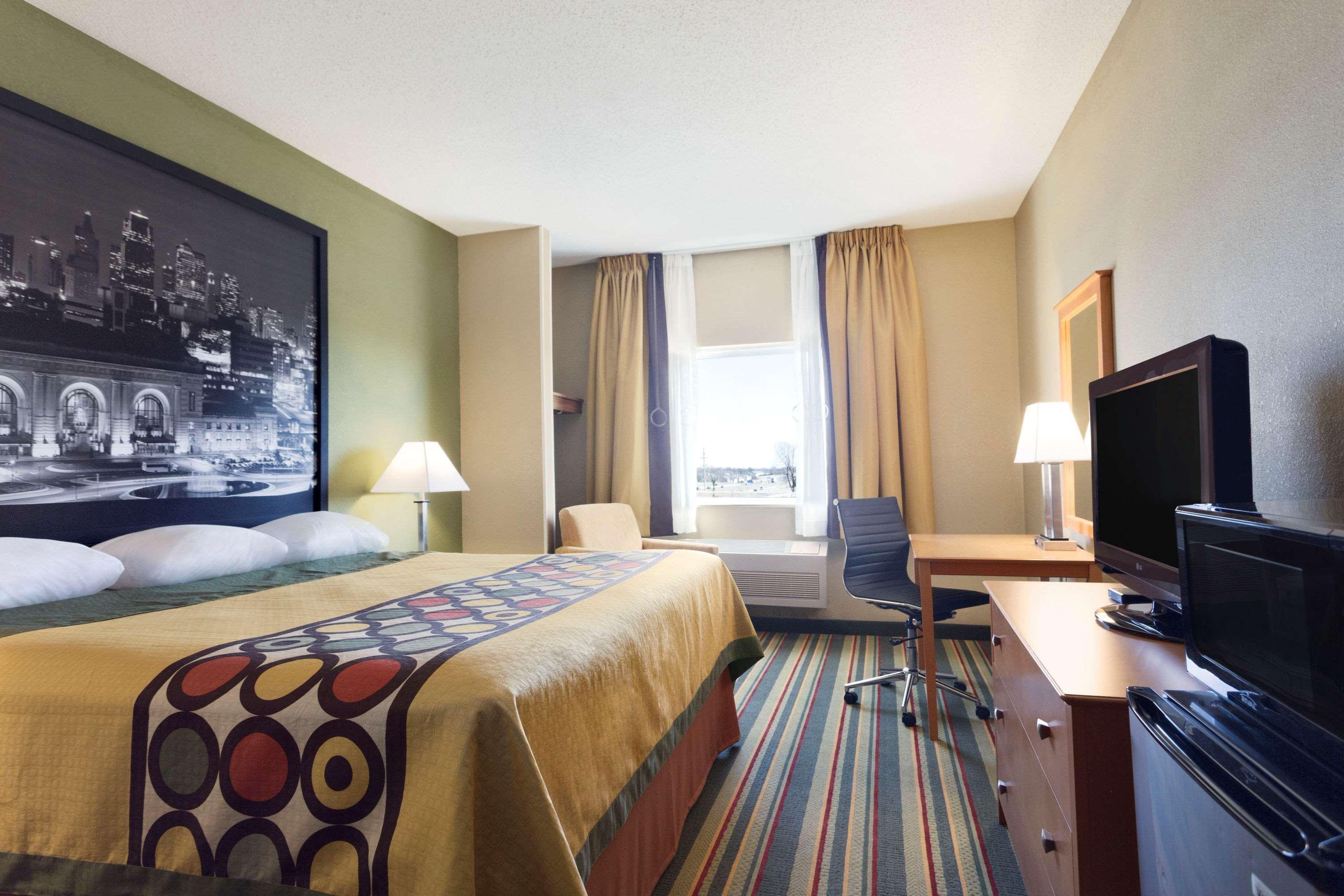 Super 8 By Wyndham Lees Summit Motel Lee's Summit Bagian luar foto
