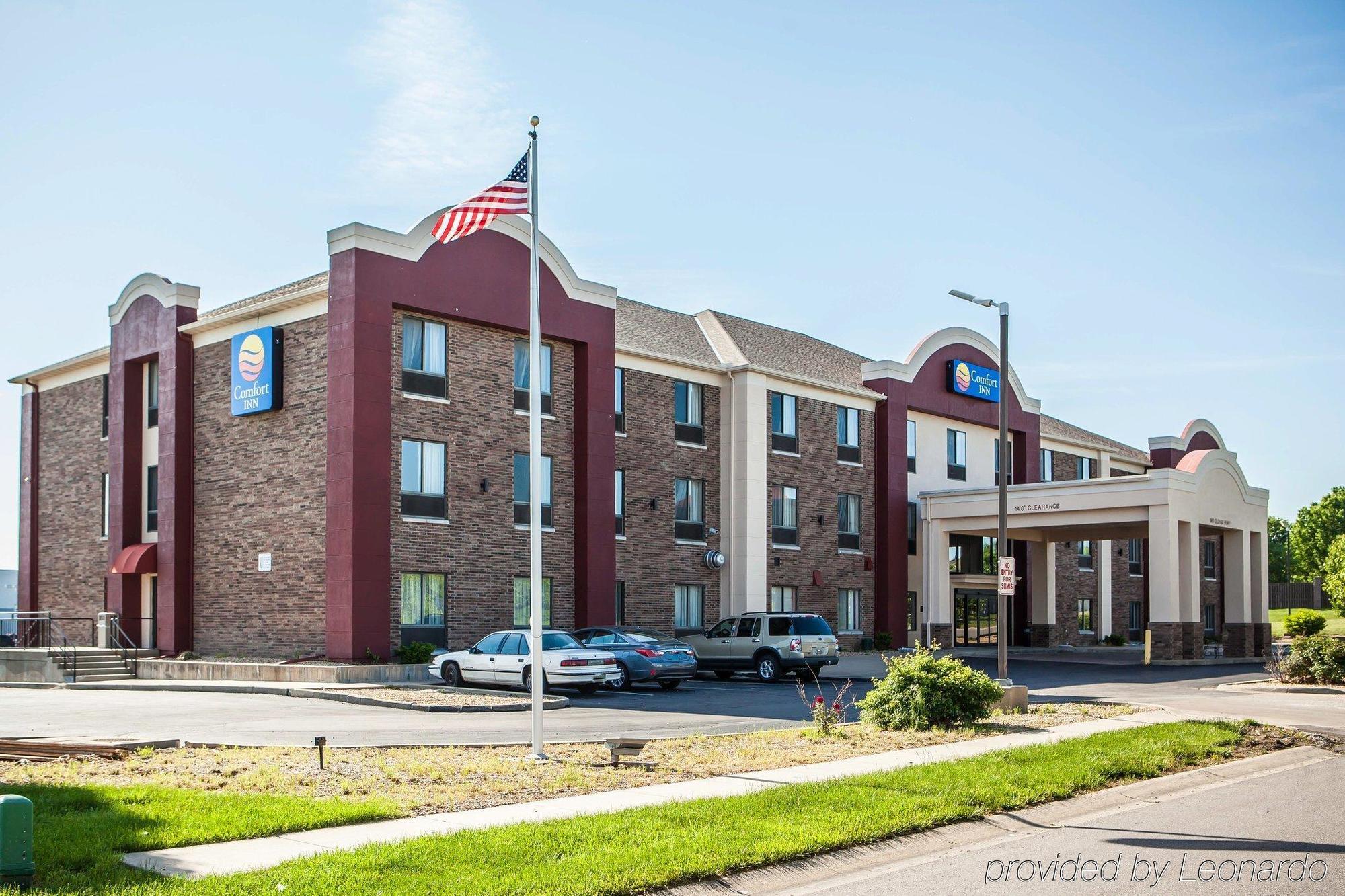 Super 8 By Wyndham Lees Summit Motel Lee's Summit Bagian luar foto